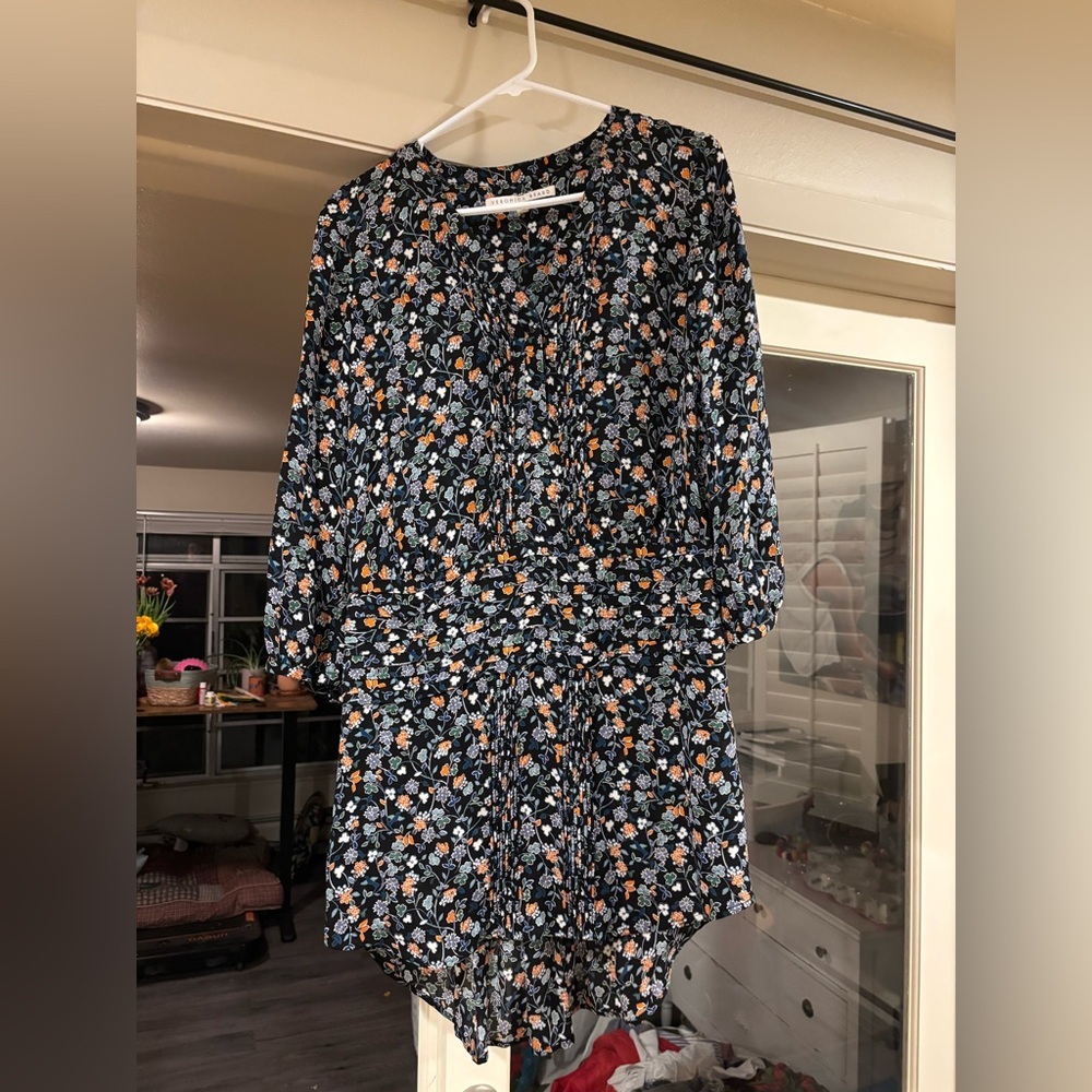 Floral 100% Silk Veronica Beard Size 4 Long Sleeve Dress